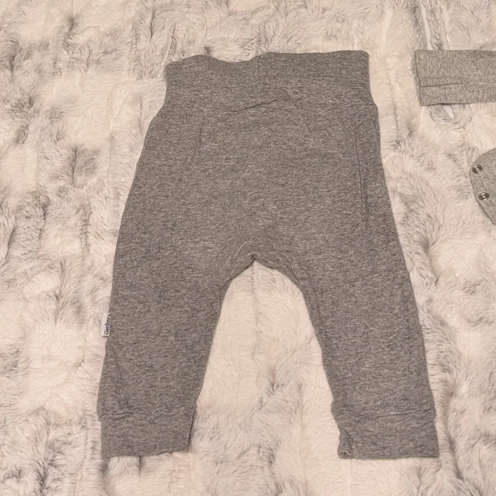 Gerber Soft Gray Baby Long Sleeve Onesie And Pants 12 Month